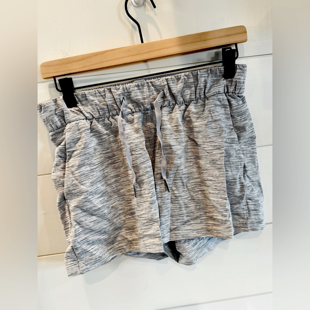 Lululemon striped shorts gray size 4